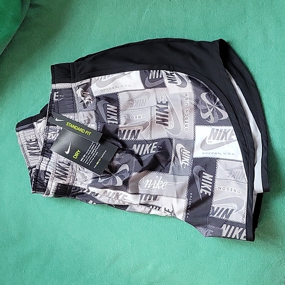 Nike Dry Running Shorts Women's Medium NWT - Picture 4 of 5